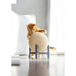 Designed by Lotte Krabbol Hout Tyra 27 x 27 x 33 cm